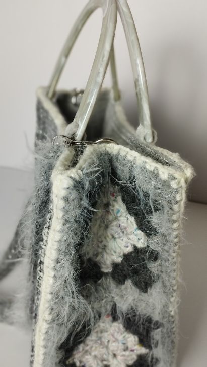 Borsa uncinetto a bauletto piccola Aurora lana dettaglio