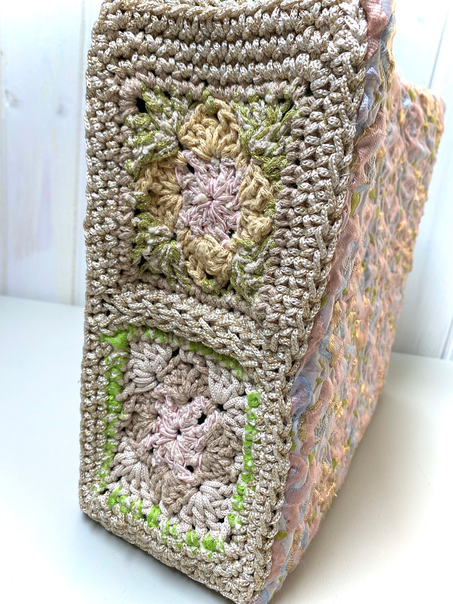 Borsa uncinetto a bauletto Aurora rosa - verde
