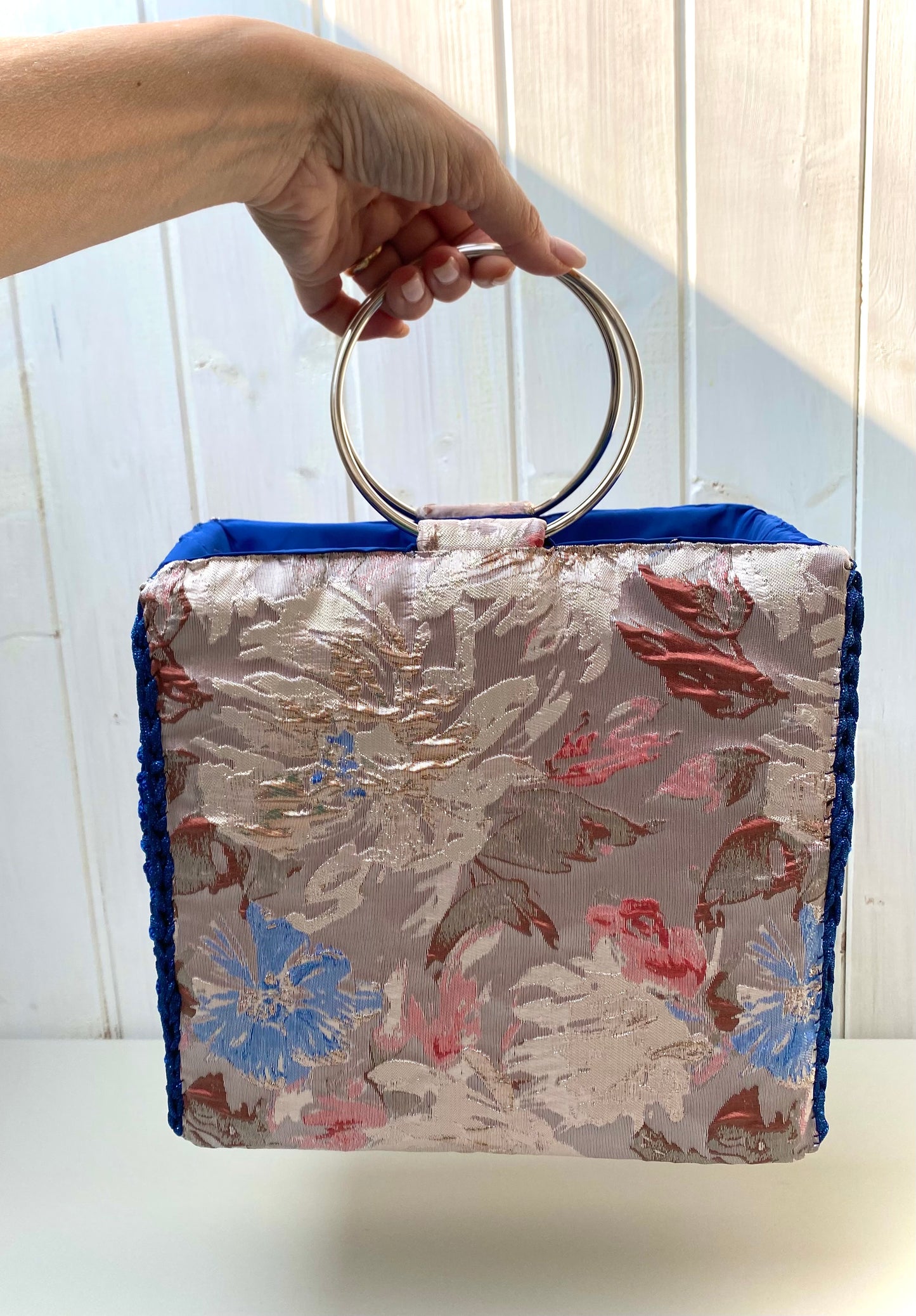 Borsa uncinetto a bauletto Chloe blu dimensioni