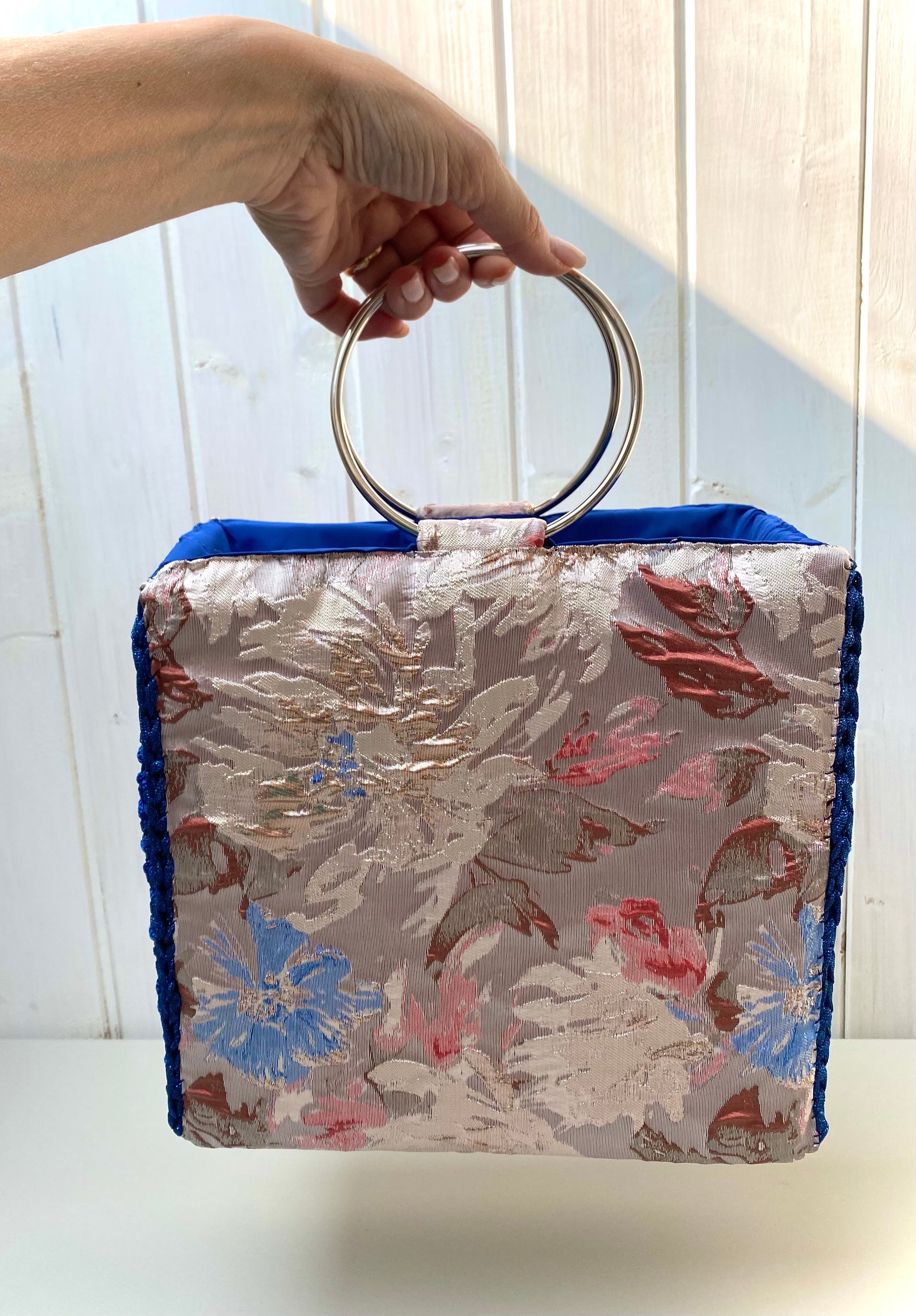 Borsa uncinetto a bauletto Chloe blu dimensioni