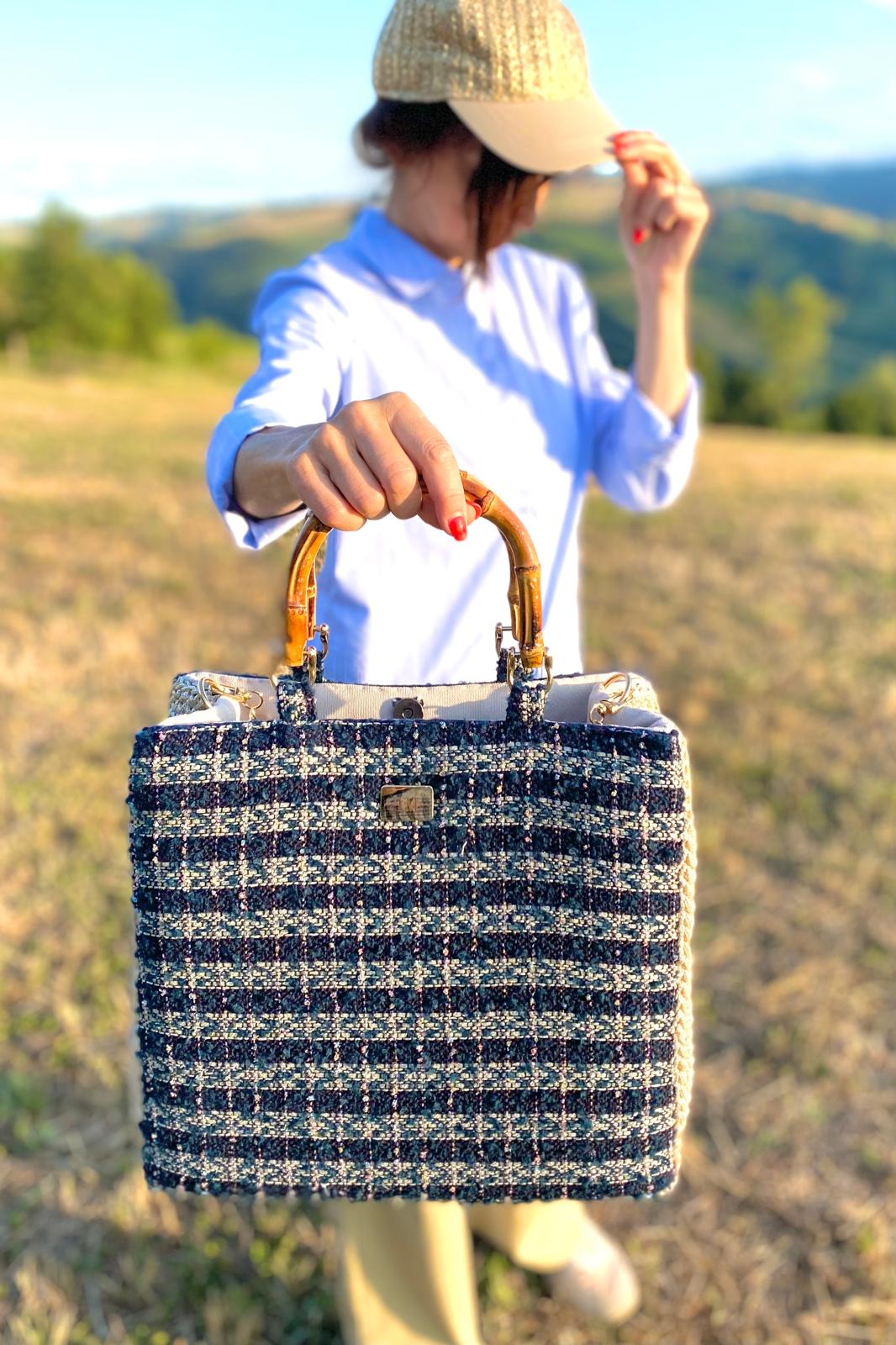 Borsa uncinetto a bauletto Aurora blu dimensioni
