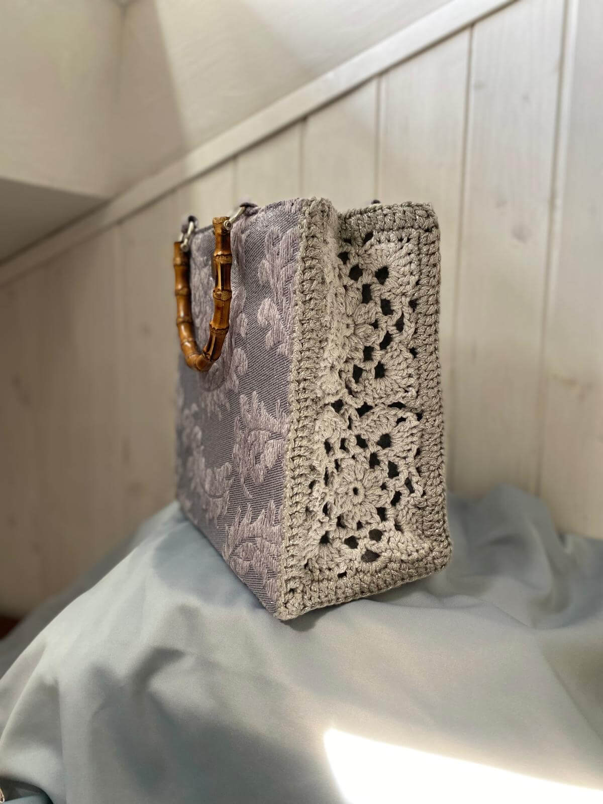 Borsa uncinetto Aurora fianco