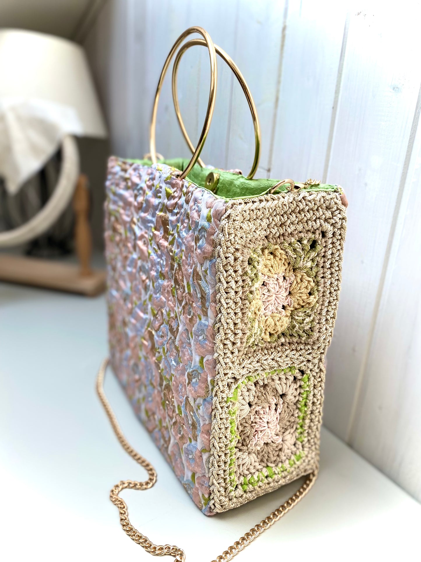 Borsa uncinetto a bauletto Chloe rosa - verde catena