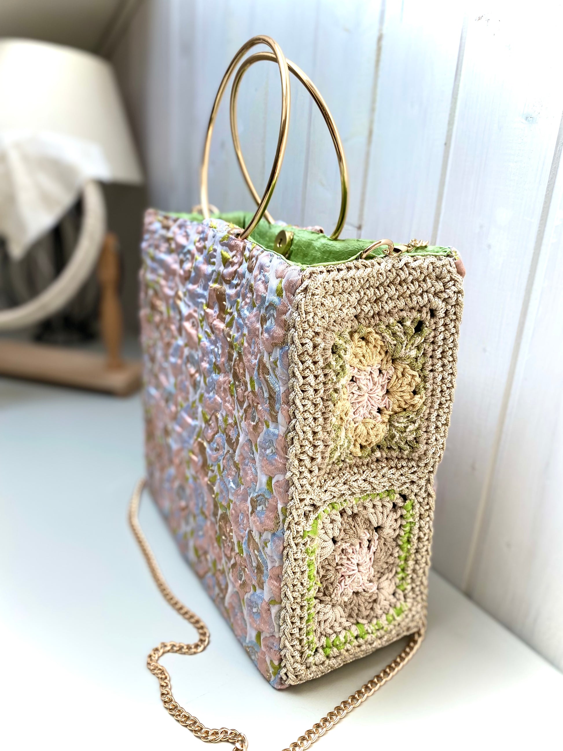 Borsa uncinetto a bauletto Chloe rosa - verde catena