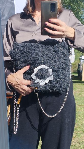 Borsa uncinetto in pelo e lurex Amira dimensioni