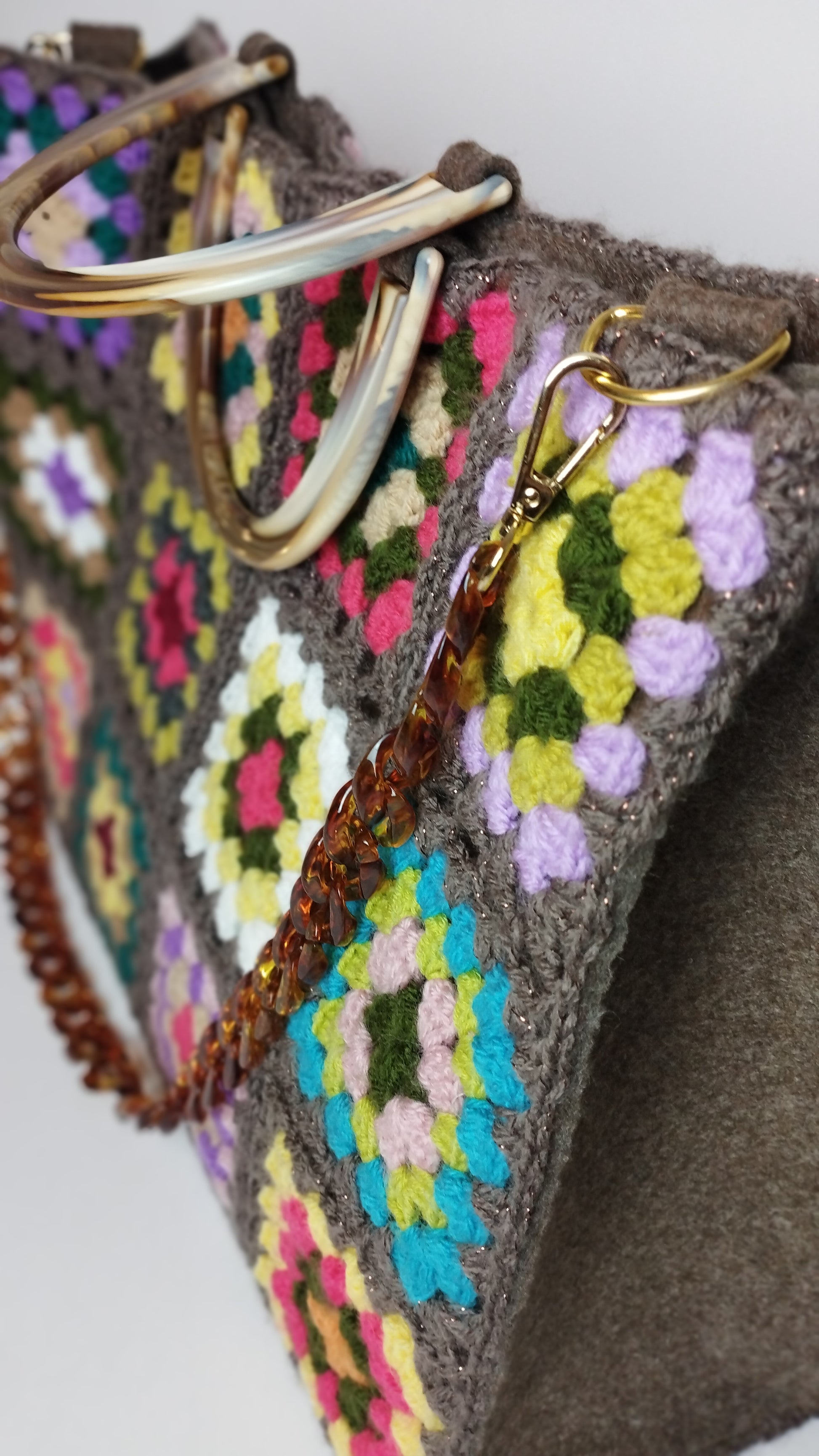Borsa uncinetto granny Aurora Vintage dettaglio dei manici