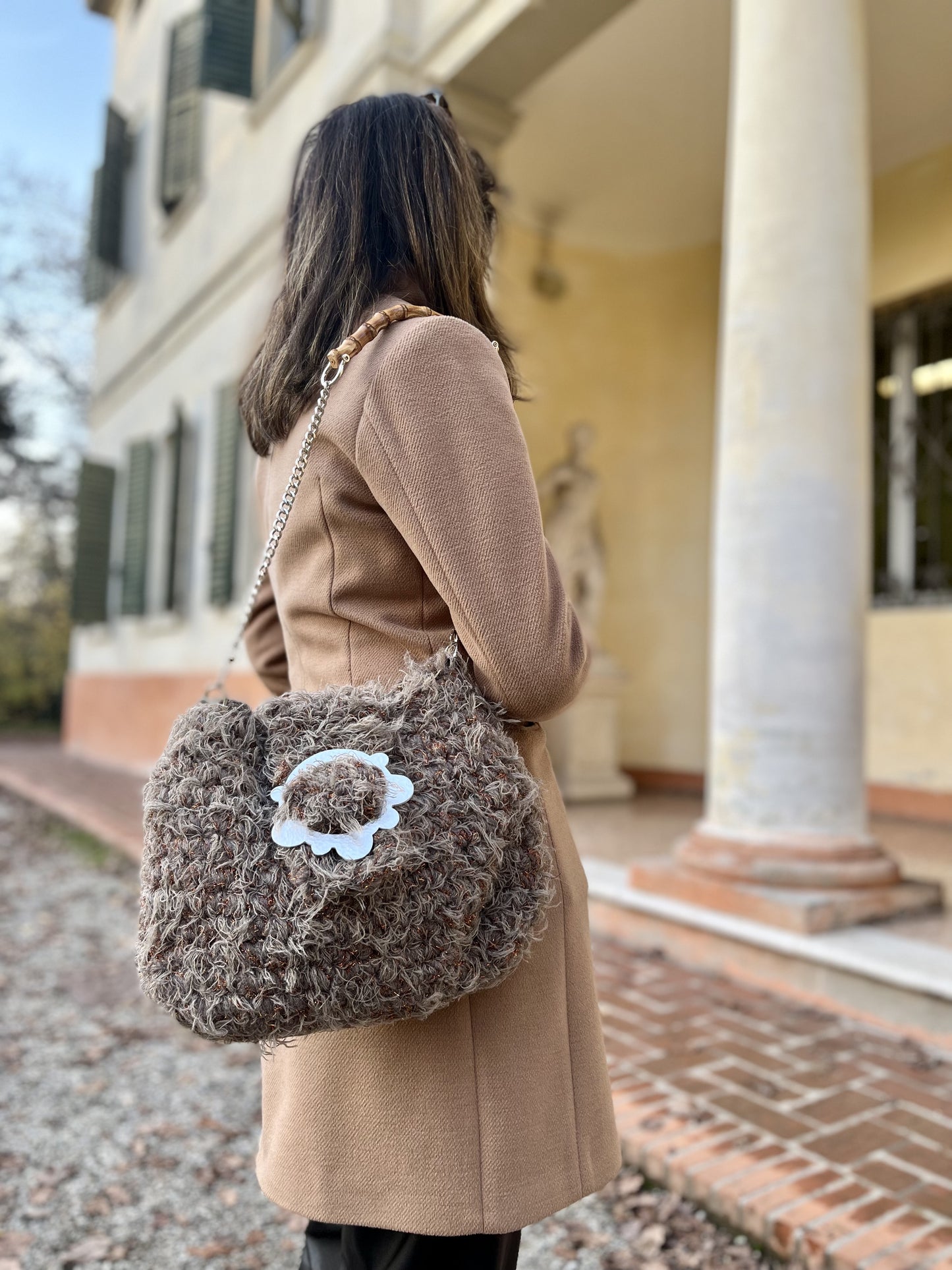 Borsa uncinetto in pelo e lurex grande Amira dimensioni