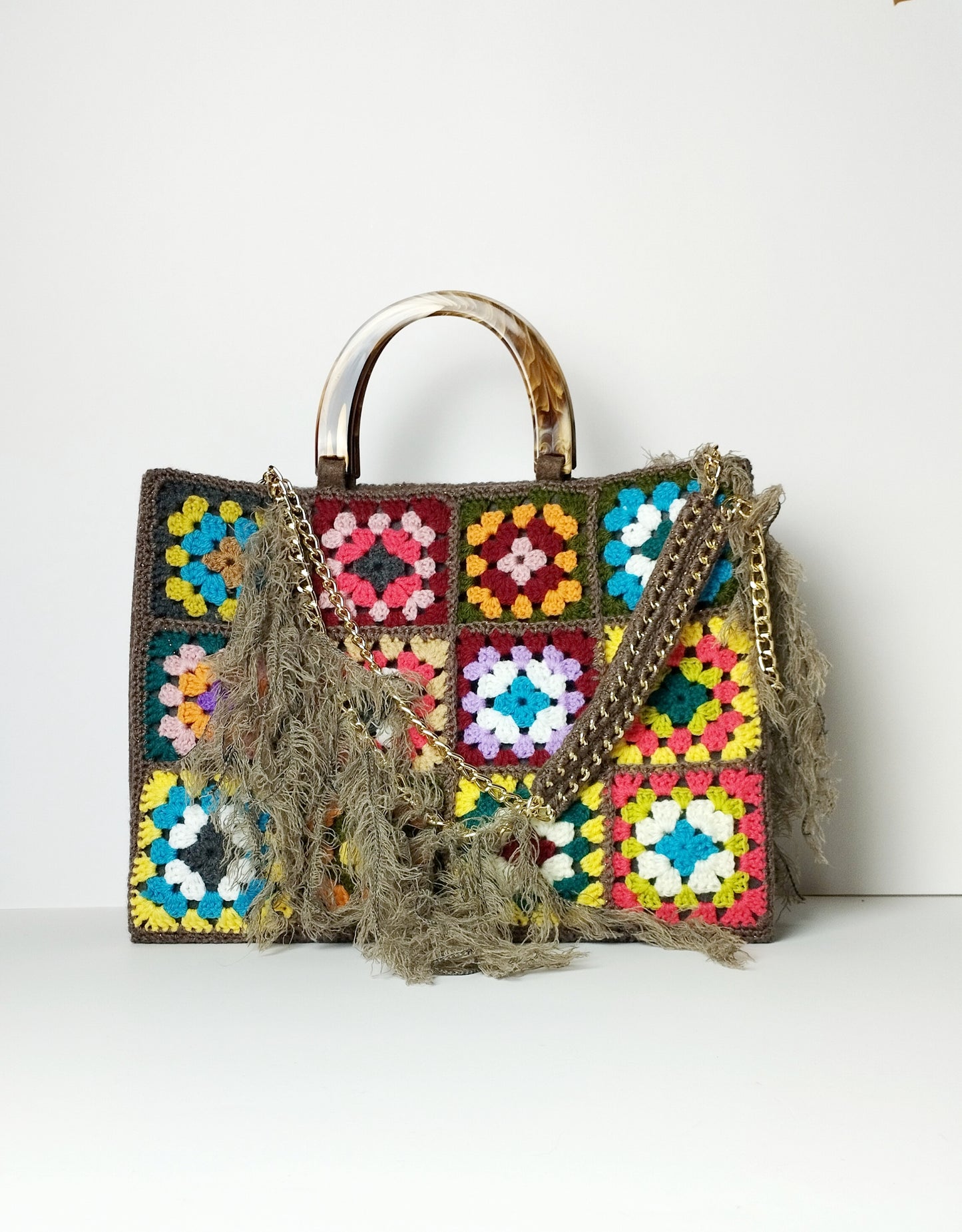 Borsa uncinetto granny Aurora Vintage con catena e pelo
