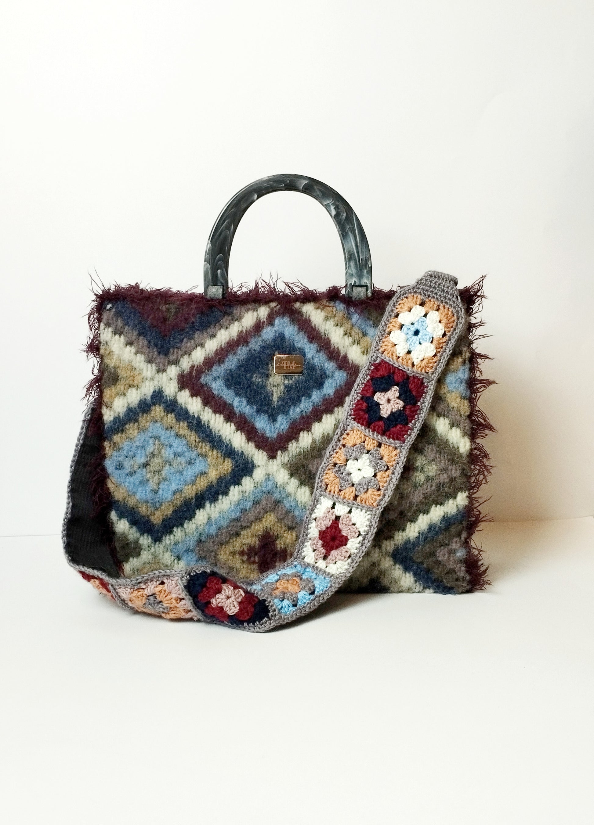Borsa uncinetto lana e feltro uncinetto Aurora con tracolla decorata